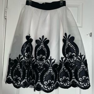 DEPRI Embroidered Lace Flare Skirt